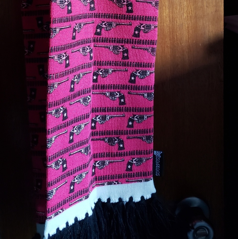 New Sourpuss revolver scarf